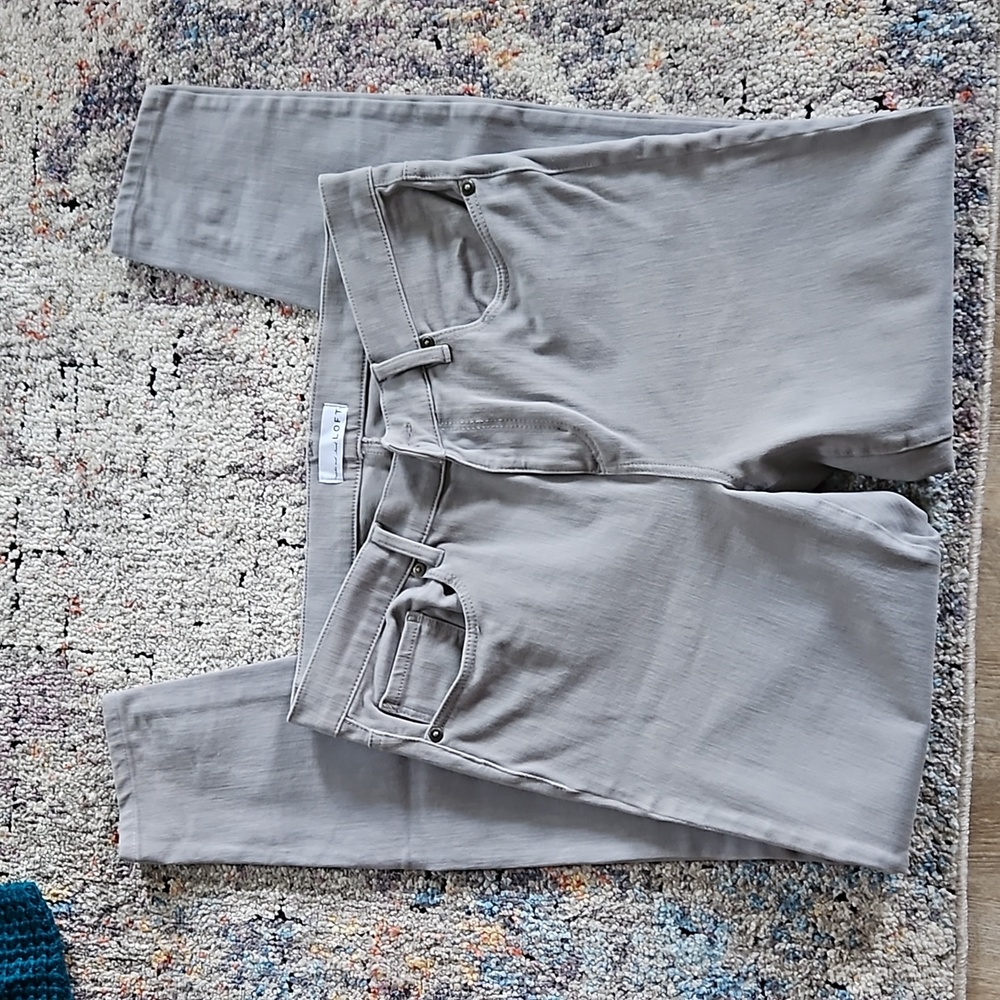 Loft light gray stretchy skinny jeans, size 8/29